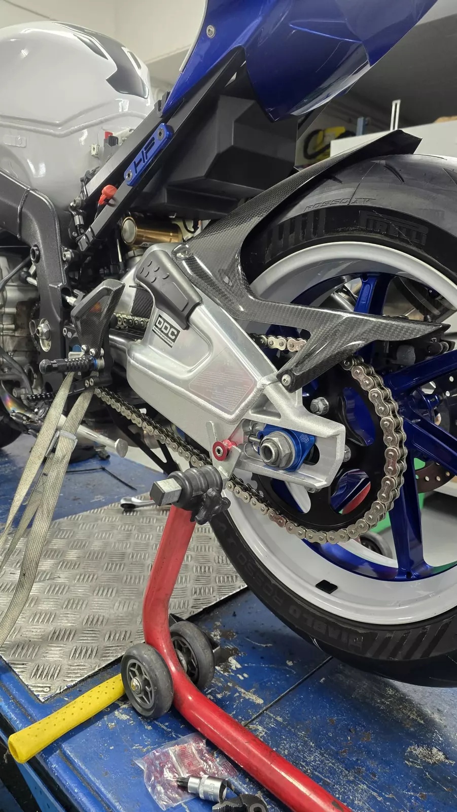 Motorradtechnik auf der Werkbank